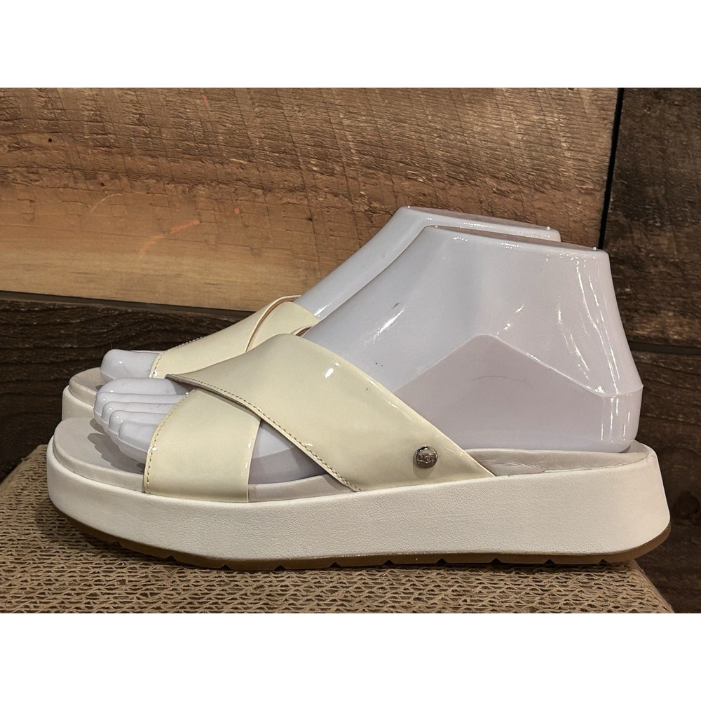 UGG Cream Comfort Sandals Women's 6 Cushioned‎ Sole NWOB